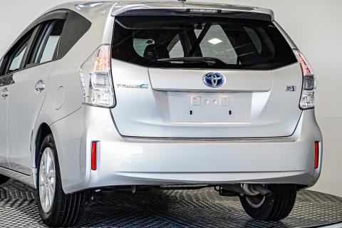 2013 Toyota Prius Alpha S - Thumbnail