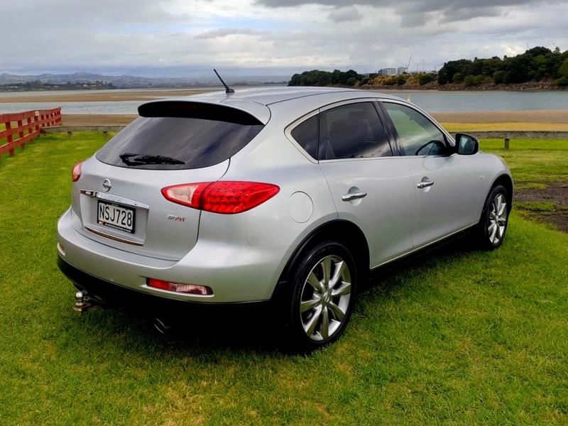 2011 Nissan Skyline 370GT Crossover