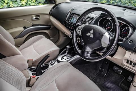 2009 Mitsubishi Outlander - Thumbnail