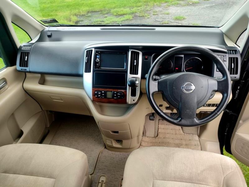 2008 Nissan Serena 8 Seater