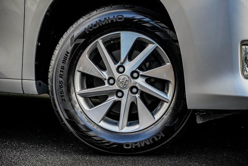 2012 Toyota Alphard Hybrid / Vellfire