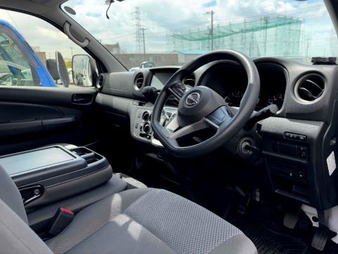 2022 Nissan NV350 6 Seater - Thumbnail