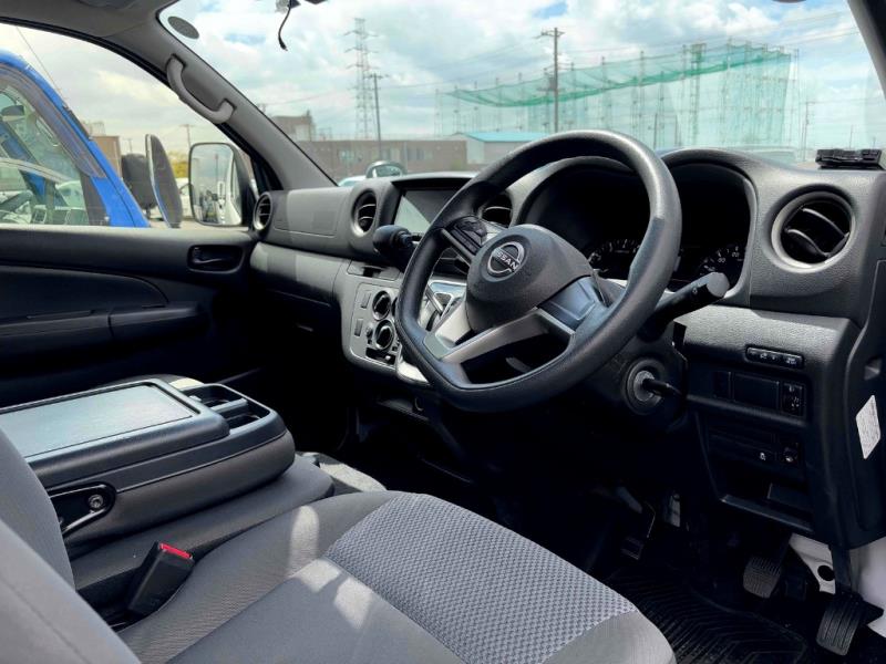 2022 Nissan NV350 6 Seater