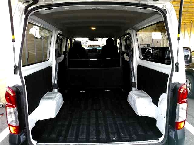 2022 Nissan NV350 6 Seater