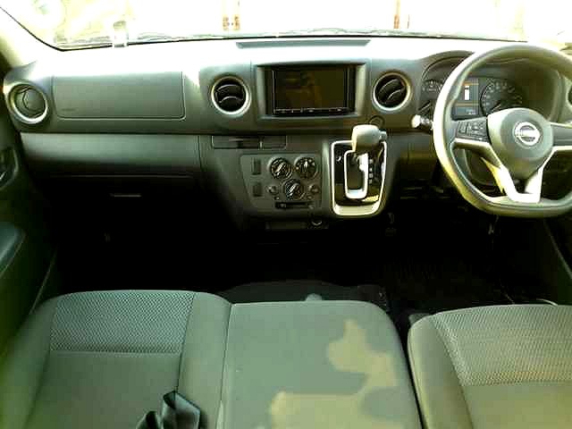 2022 Nissan NV350 6 Seater