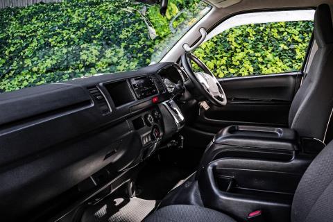 2018 Toyota Hiace 10 Seater Minibus - Thumbnail