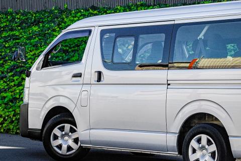 2018 Toyota Hiace 10 Seater Minibus - Thumbnail