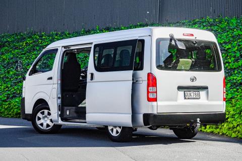 2018 Toyota Hiace 10 Seater Minibus - Thumbnail