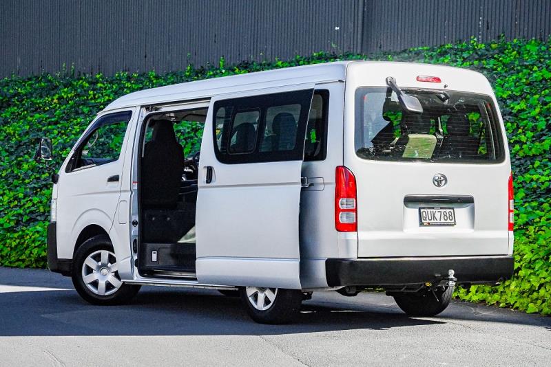 2018 Toyota Hiace 10 Seater Minibus