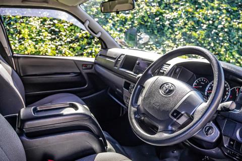 2018 Toyota Hiace 10 Seater Minibus - Thumbnail