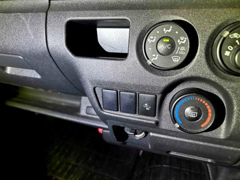 2020 Toyota Hiace ZL 5 Door - Thumbnail