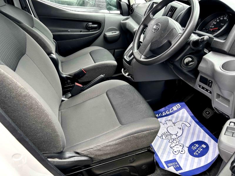 2020 Nissan NV200 5 Seater