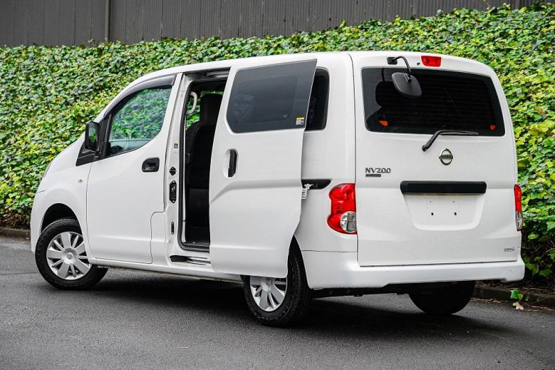 2020 Nissan NV200 5 Seater