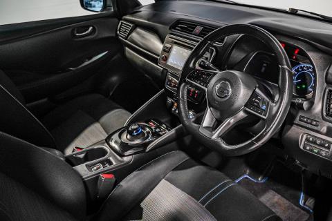 2018 Nissan Leaf 40G 84% SOH - Thumbnail