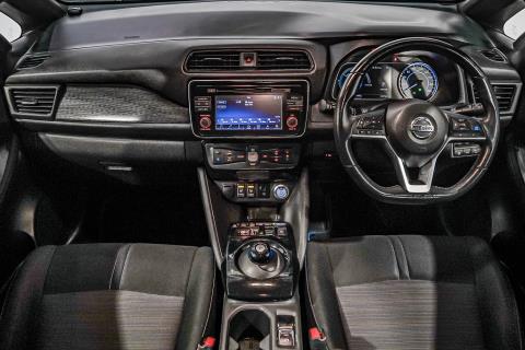 2018 Nissan Leaf 40G 84% SOH - Thumbnail