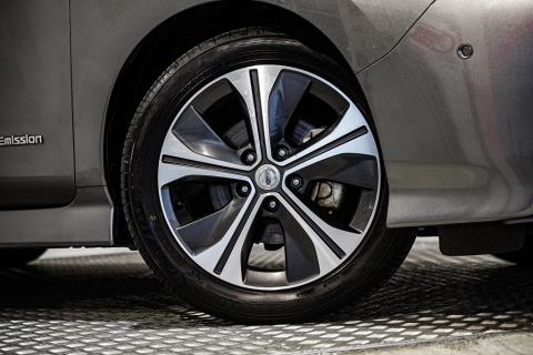 2018 Nissan Leaf 40G 84% SOH - Thumbnail