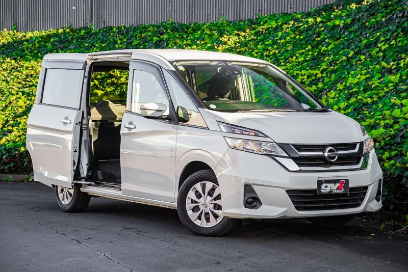 2017 Nissan Serena / NV200