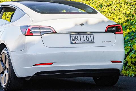 2021 Tesla Model 3 SR+ - Thumbnail