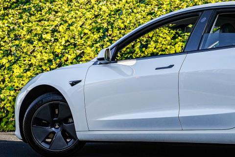 2021 Tesla Model 3 SR+ - Thumbnail