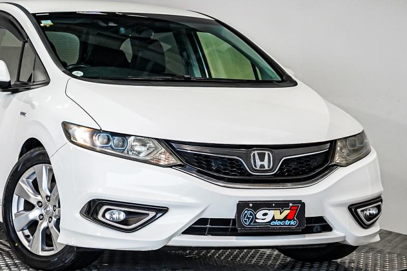 2016 Honda Jade Hybrid / Shuttle