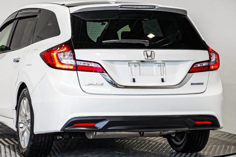 2016 Honda Jade Hybrid / Shuttle - Thumbnail