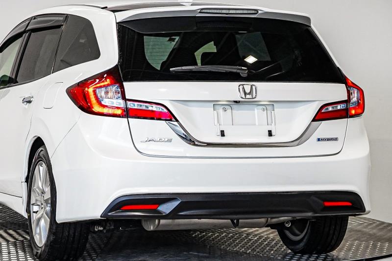 2016 Honda Jade Hybrid / Shuttle