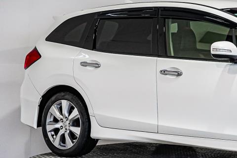 2016 Honda Jade Hybrid / Shuttle - Thumbnail