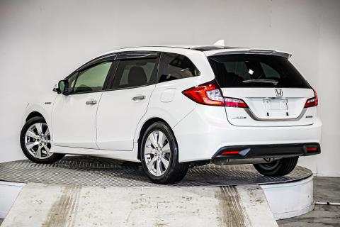 2016 Honda Jade Hybrid / Shuttle - Thumbnail