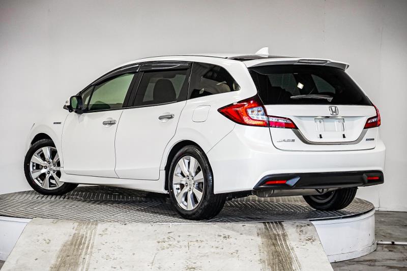 2016 Honda Jade Hybrid / Shuttle