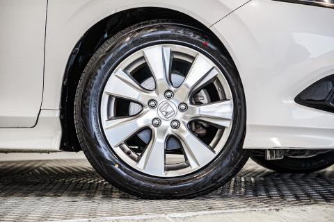2016 Honda Jade Hybrid / Shuttle - Thumbnail