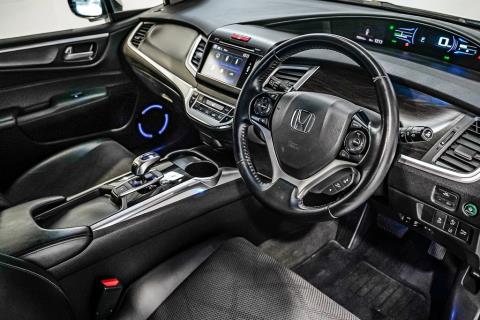 2016 Honda Jade Hybrid / Shuttle - Thumbnail