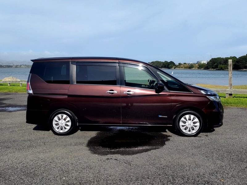 2016 Nissan Serena Hybrid 8 Seat