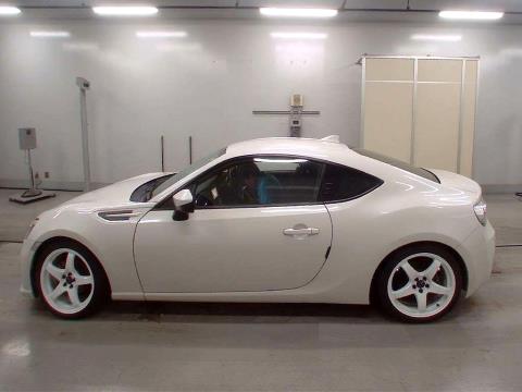 2015 Subaru BRZ R / 86 - Thumbnail