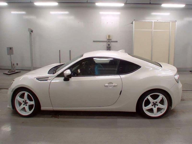 2015 Subaru BRZ R / 86