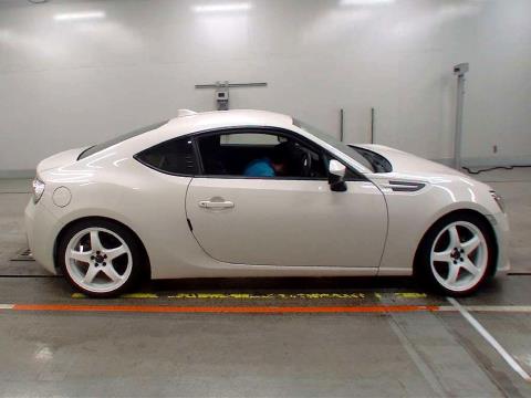 2015 Subaru BRZ R / 86 - Thumbnail