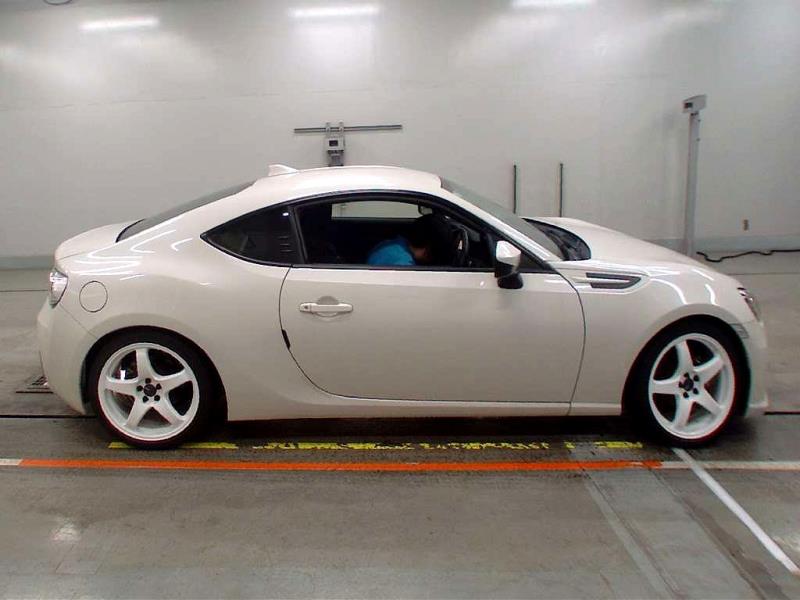 2015 Subaru BRZ R / 86