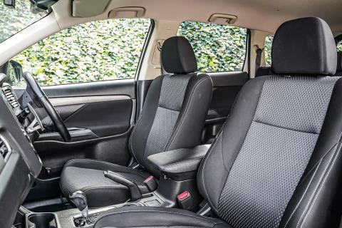 2016 Mitsubishi Outlander 7 Seater - Thumbnail