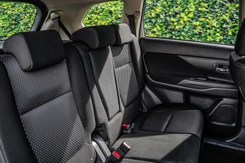 2016 Mitsubishi Outlander 7 Seater - Thumbnail