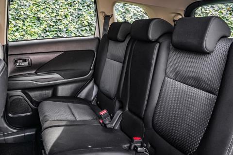 2016 Mitsubishi Outlander 7 Seater - Thumbnail