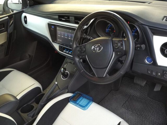 2016 Toyota Auris Hybrid / Corolla