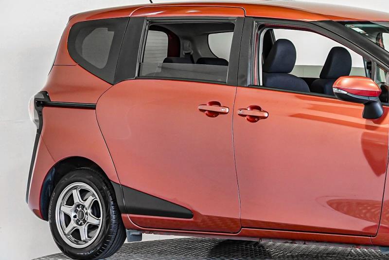 2015 Toyota Sienta Hybrid G