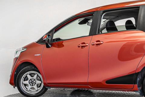 2015 Toyota Sienta Hybrid G - Thumbnail