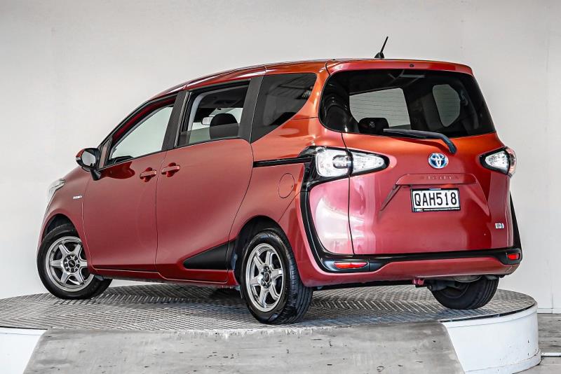 2015 Toyota Sienta Hybrid G
