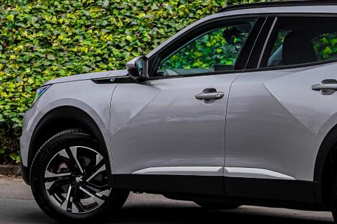 2021 Peugeot e-2008 Allure - Thumbnail