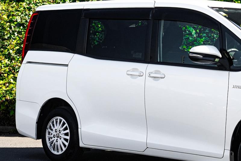 2017 Toyota Noah G / Voxy Hybrid