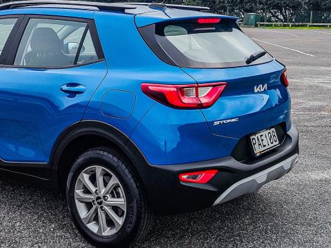 2022 Kia Stonic LX - Thumbnail