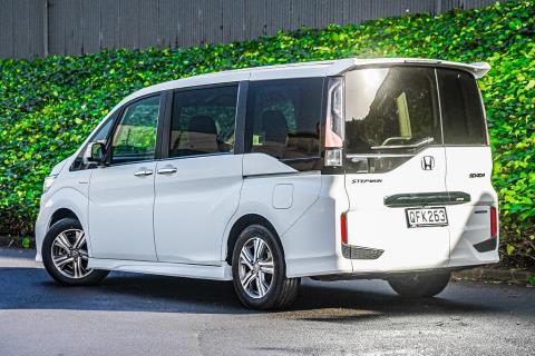 2018 Honda Step Wagon - Thumbnail