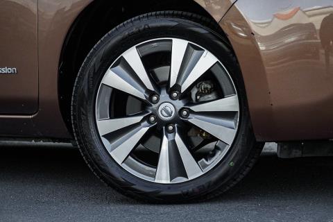 2017 Nissan Leaf 30X - Thumbnail