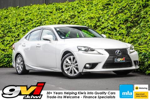 2014 Lexus IS 300h Hybrid