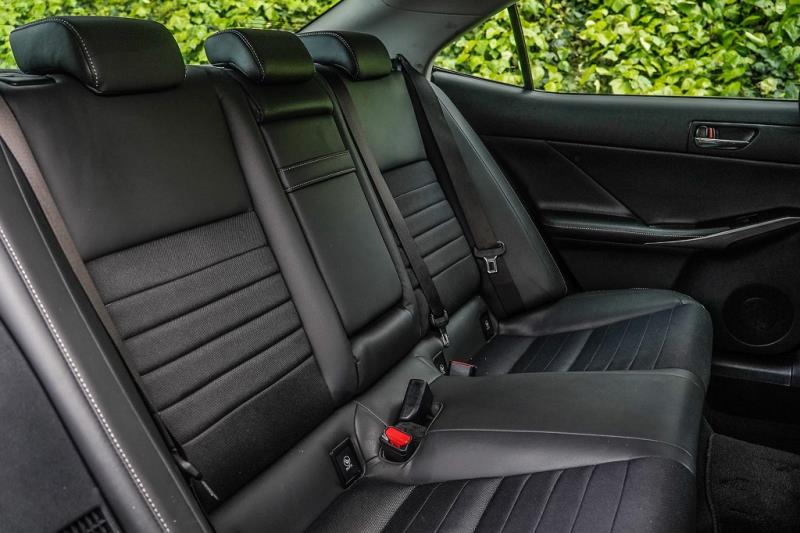 2014 Lexus IS 300h Hybrid